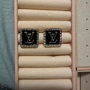 New pair of earrings